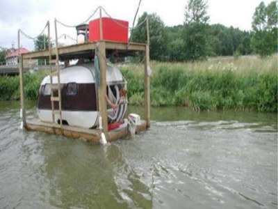 Redneck Houseboat